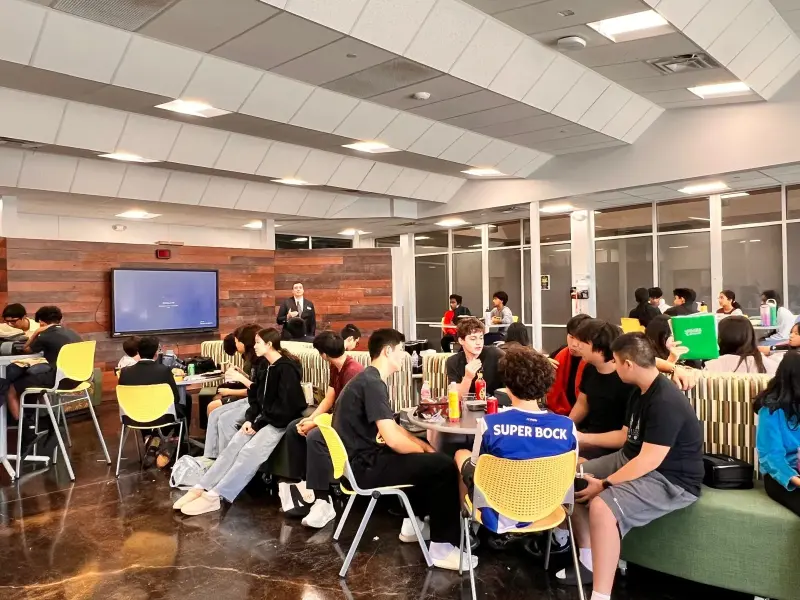 G9 & G10 students at the Lunch & Learn